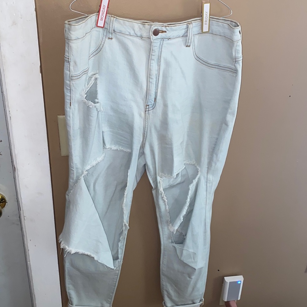 FashionNova Light Acid Wash Ripped Plus Size Jeans 18P